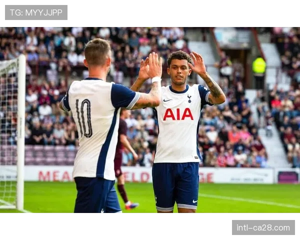 即时战报：热刺半场0-2落后维拉，约翰逊因伤被换下